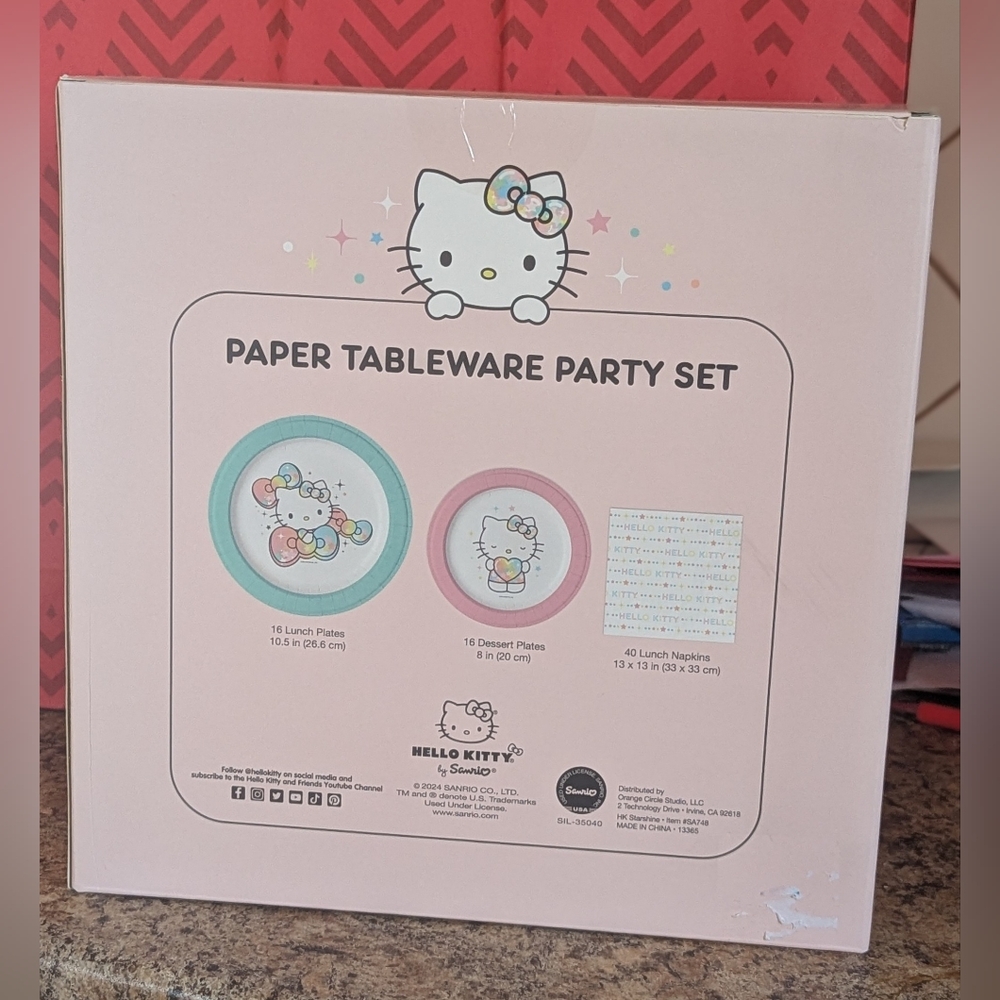 Hello Kitty Paper Tablewear Part Set - Picture 2 of 4